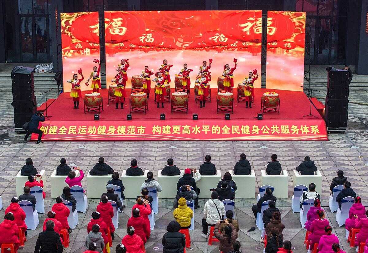 广阔赛场上
